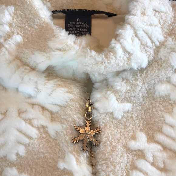 Snowflake zip up vest - Picture 2 of 4